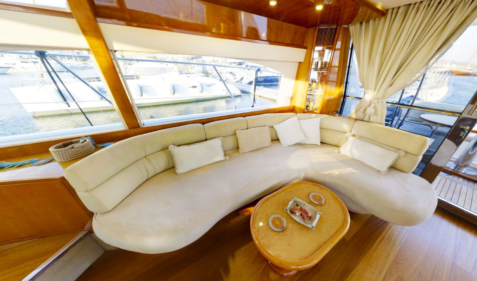 saloon sofa.jpg