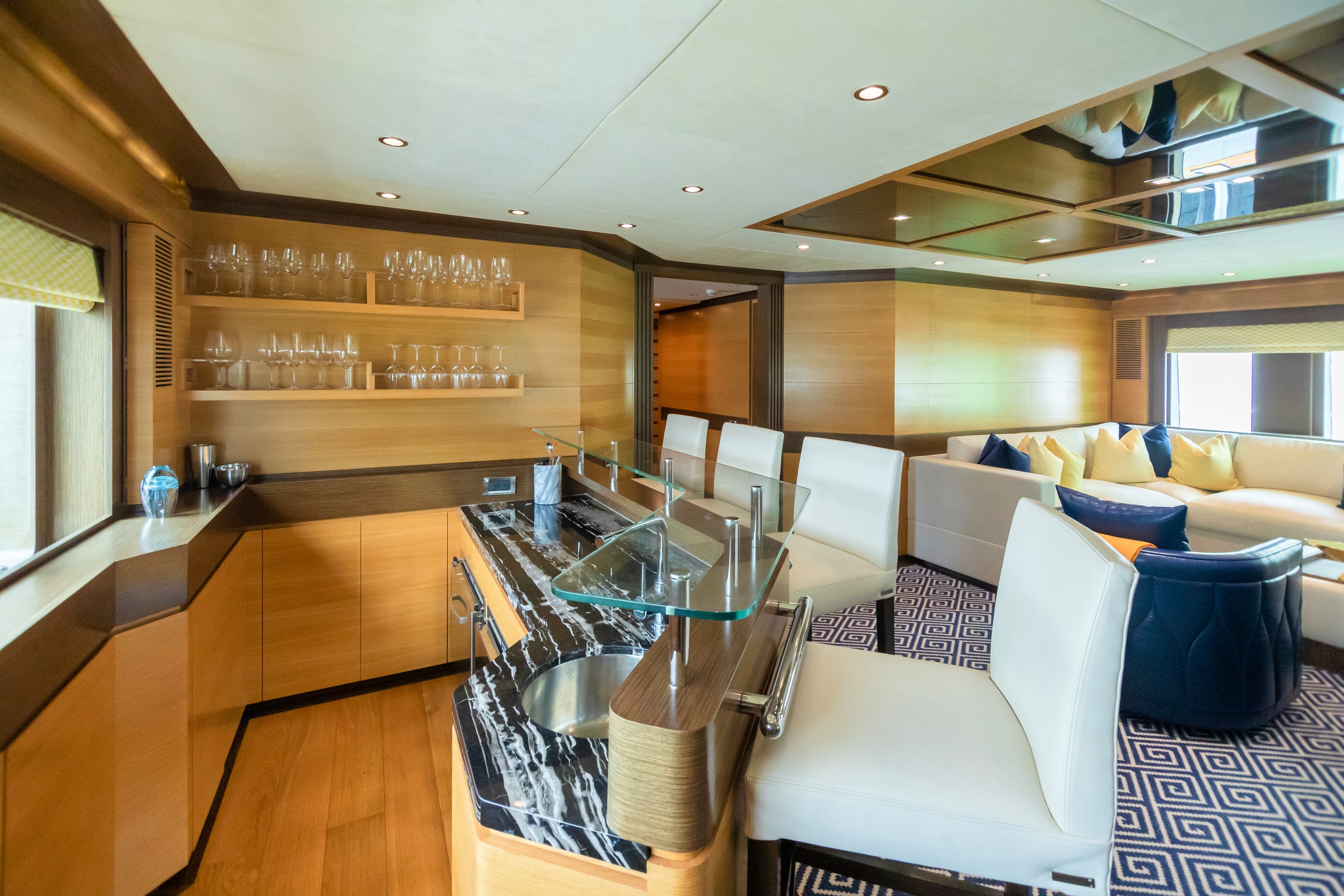 sky lounge bar.jpg