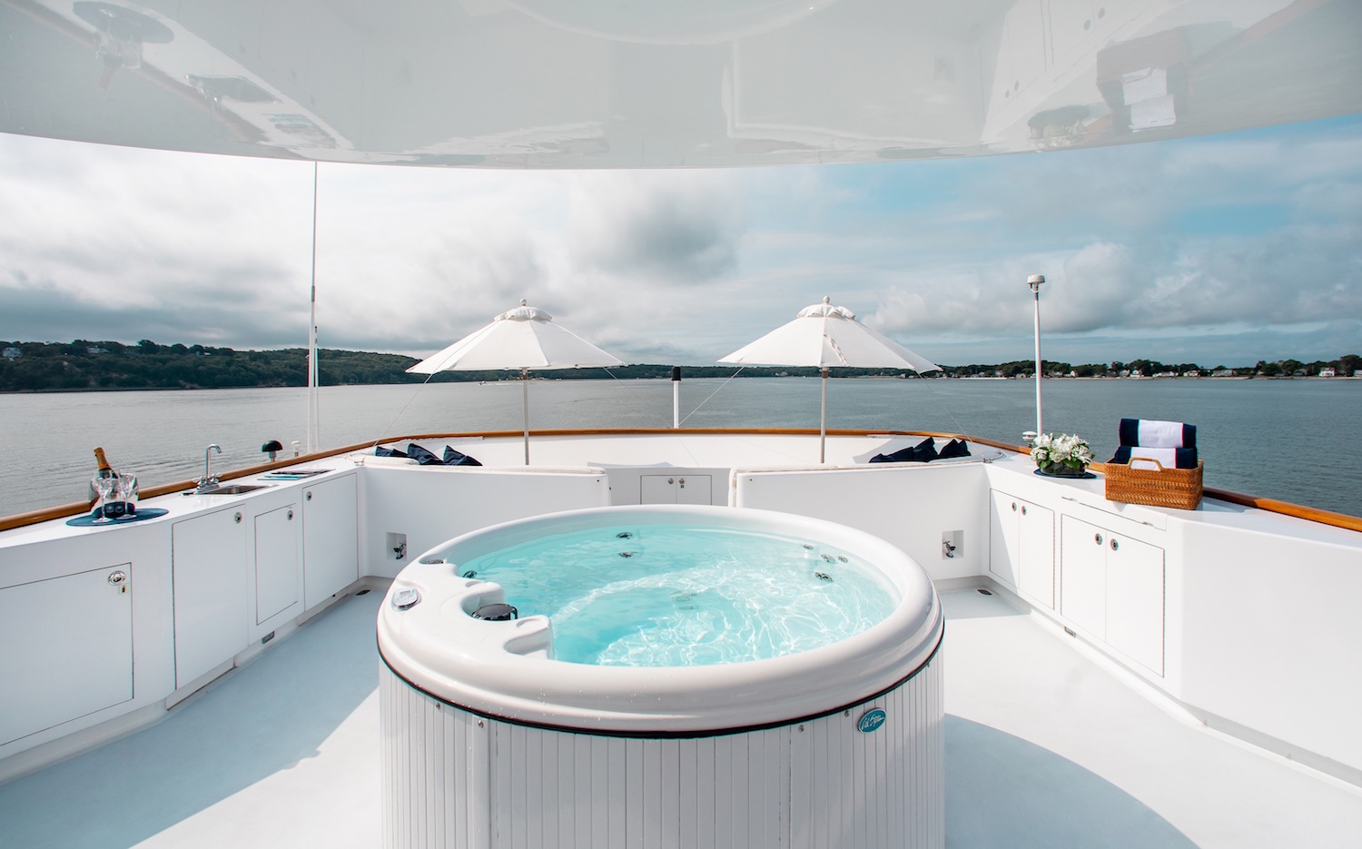 sun deck Jacuzzi.jpg