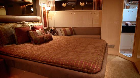 102 Azimut NEVER ENDING JOURNEY - Master Stateroom.jpg
