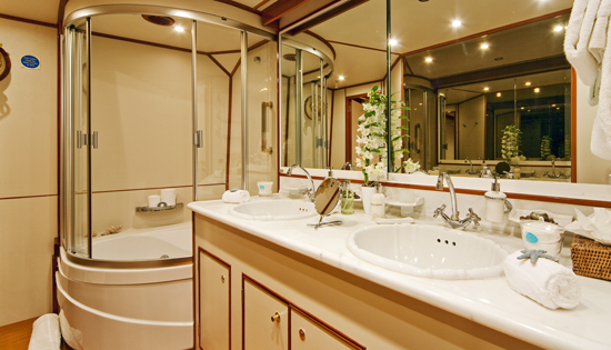 5 FISHES -  Master Ensuite.jpg