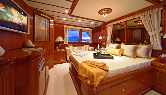 5 FISHES -  Master Suite.jpg