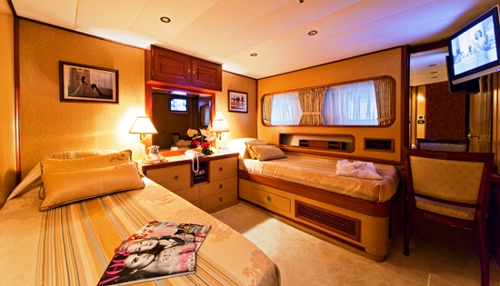5 FISHES -  Twin Cabin 2.jpg