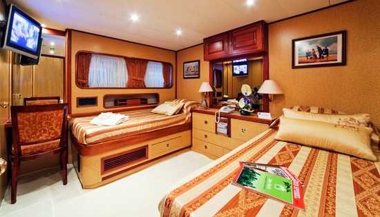 5 FISHES -  Twin Cabin..jpg