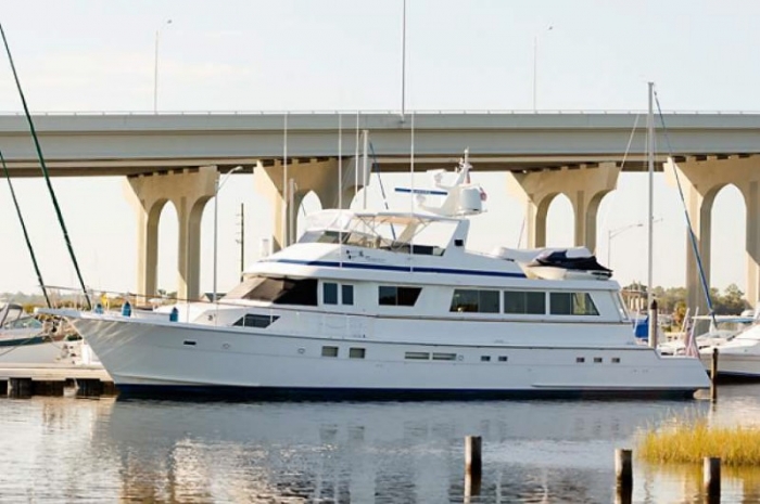 7705-cockpit_motor_yacht_22055945.jpg