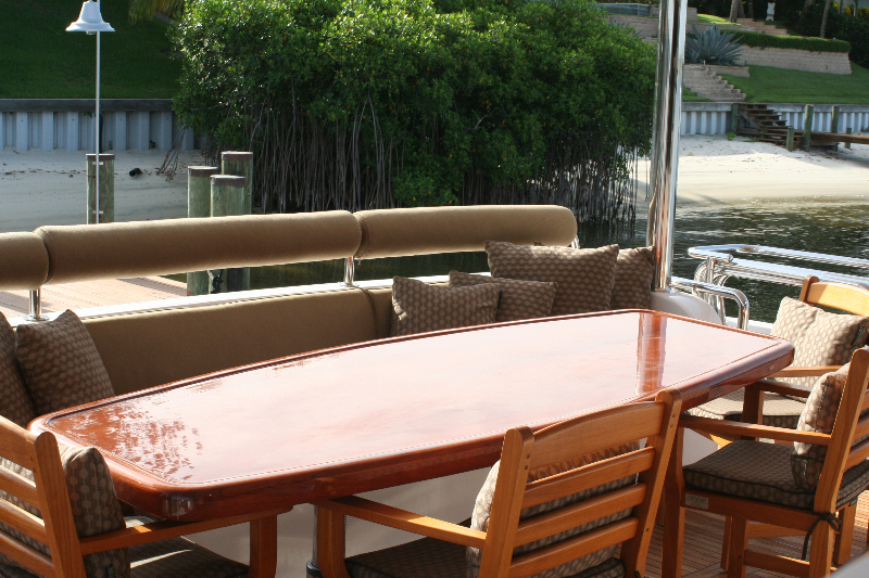ACQUAVIVA Alfresco dining.jpg