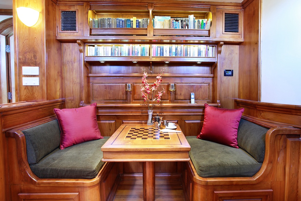 ADELAAR - Salon games table.jpg