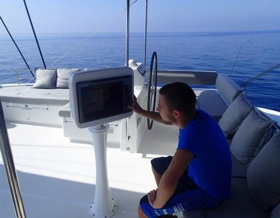 AMAZING - Nav gear on flybridge.jpg