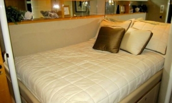 ANDIAMO 76 Lazzara -  Guest Cabin 2.jpg