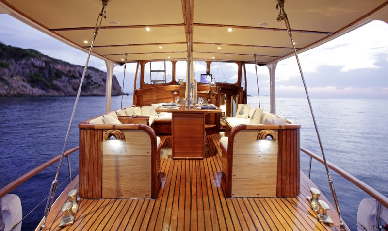 Al fresco dining - ROTA II yacht.jpg