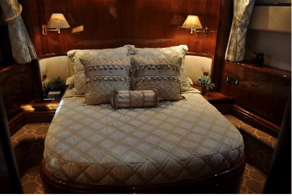 Azimut 80 GRACE -  VIP Cabin.jpg