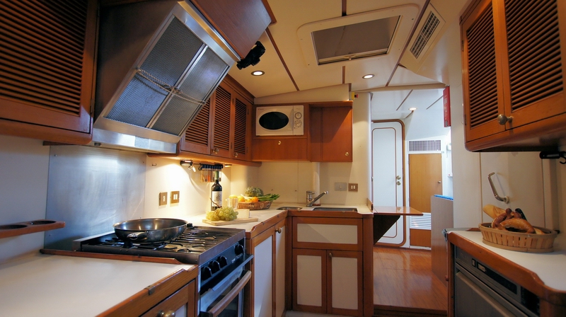 BAIURDO VI - Galley.jpg