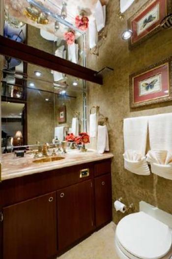 BAMA BREEZE -  VIP Bathroom.jpg