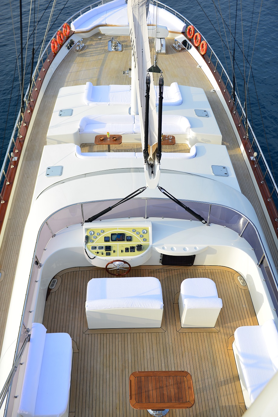 BIG BOSS Flybridge.jpg