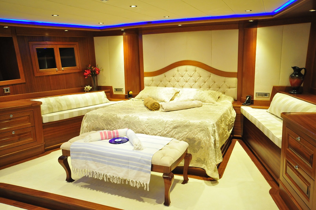 BIG BOSS Master cabin 2.jpg