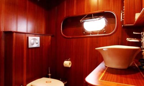 BILIZ Yacht - Ensuite.jpg