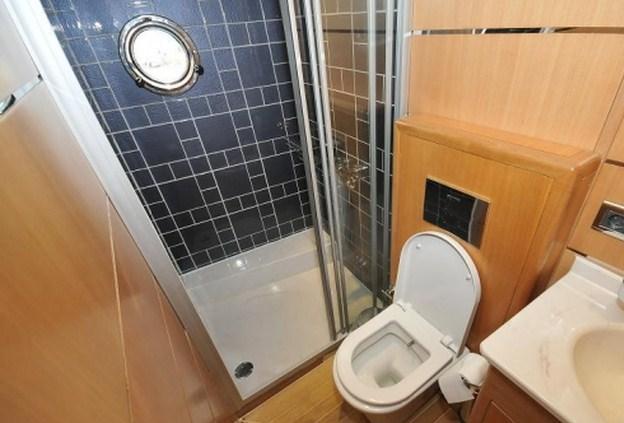 BROTHERS -  Ensuite.jpg