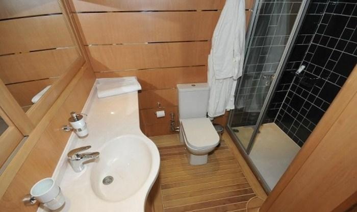 BROTHERS ensuite facilities.jpg