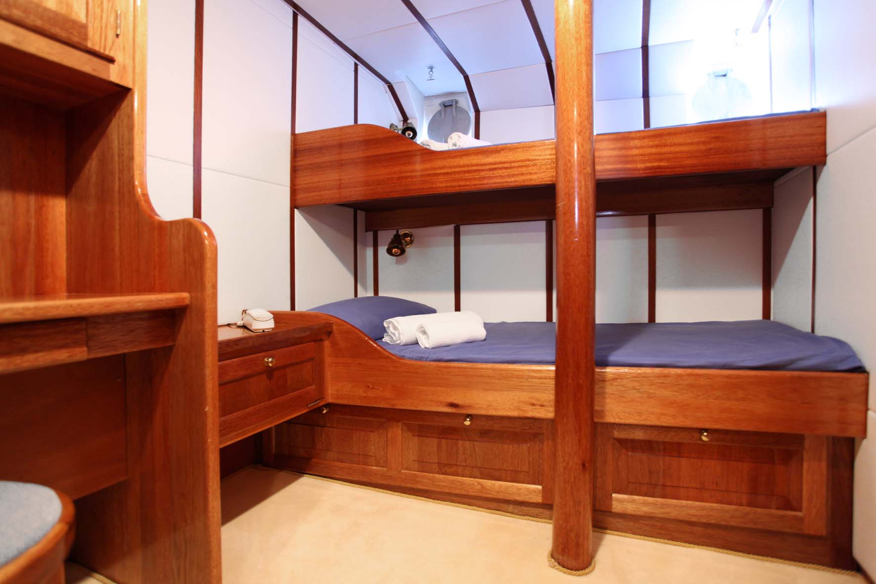 BUENA CHICA 1 - Twin Cabin.jpg