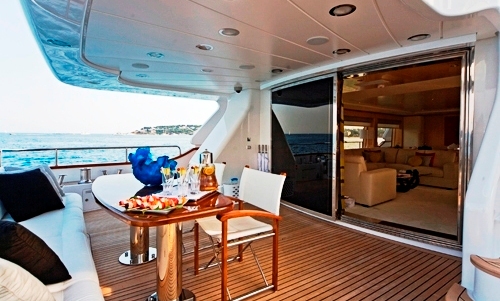 Benetti SALU Aft Main Deck.jpg