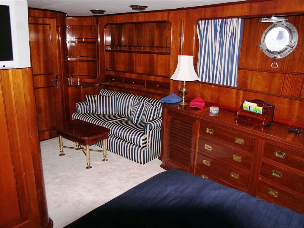 Benetti Yacht FAVORITA -  Master Cabin Seating.jpg