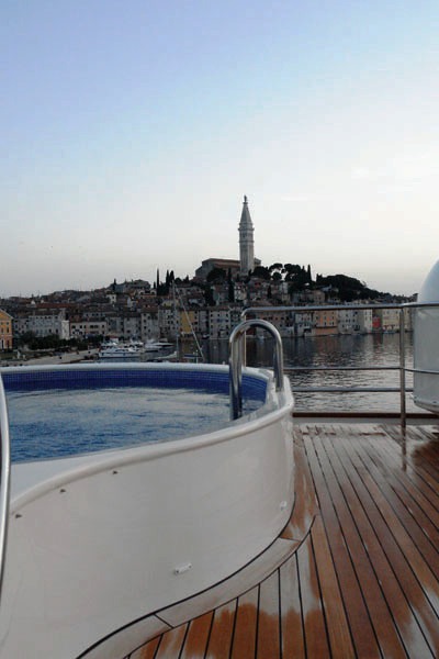 Big Aron  Spa Pool.jpg