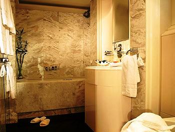 CARMEN SERENA -  bathroom.jpg