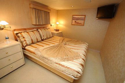 CHRISTINE -   Double Cabin 2.jpg