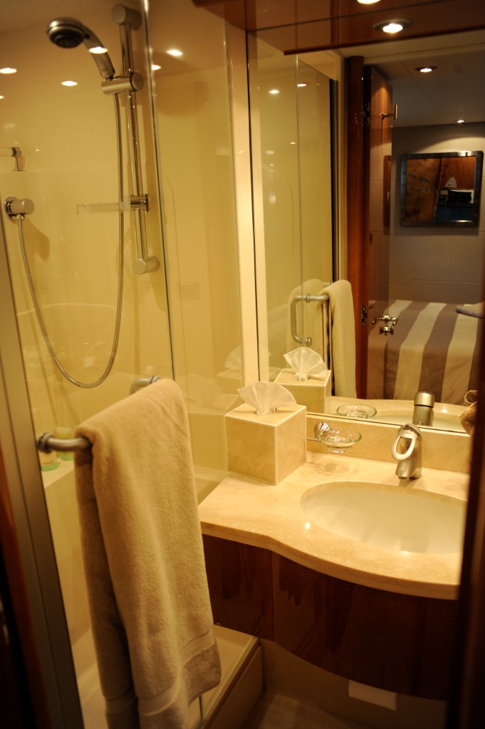COLD GECKO. -  Guest Ensuite.JPG
