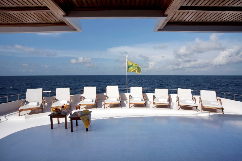 CONTE MAX - Sundeck.jpg