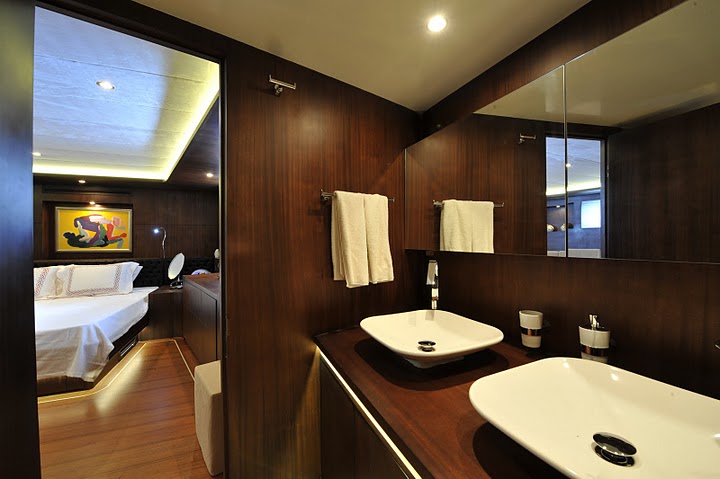CasaDell Arte II -  Bathroom.JPG