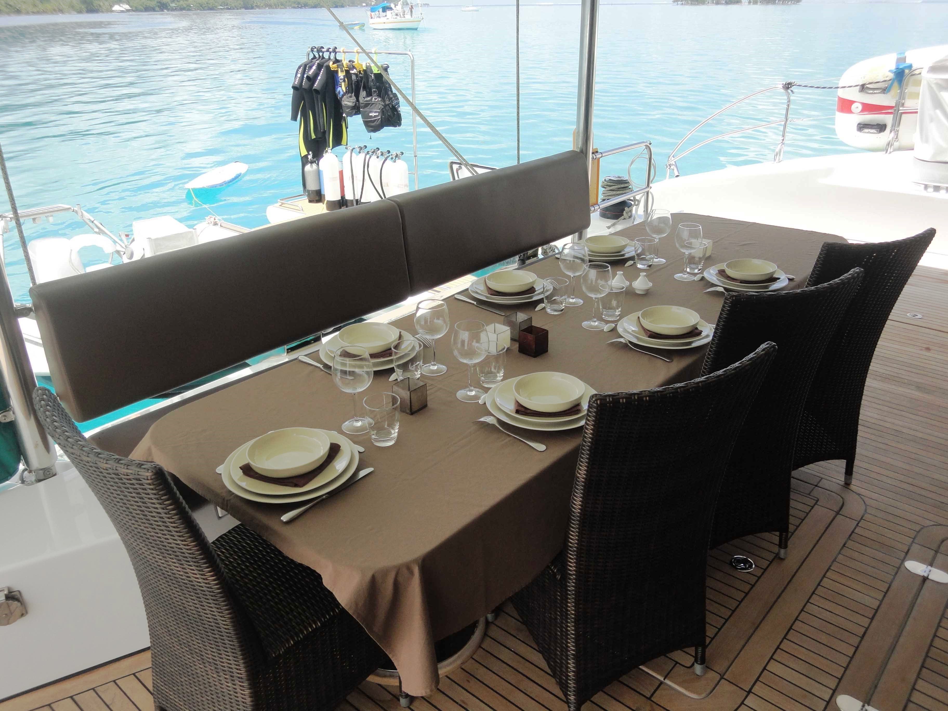 Cat JAMBO -  Aft Deck Dining.jpg