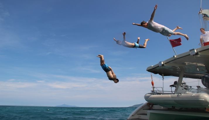 Cat ZAHORA -  Fun on Charter.jpg