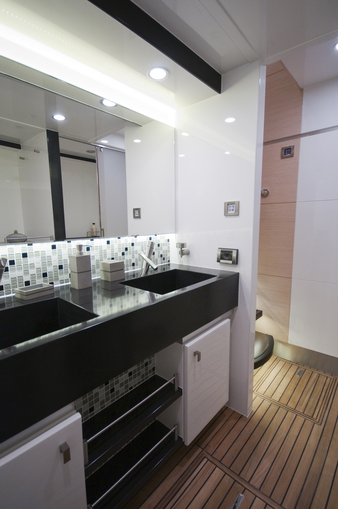 Catamaran Abuelo - Bathroom.jpg