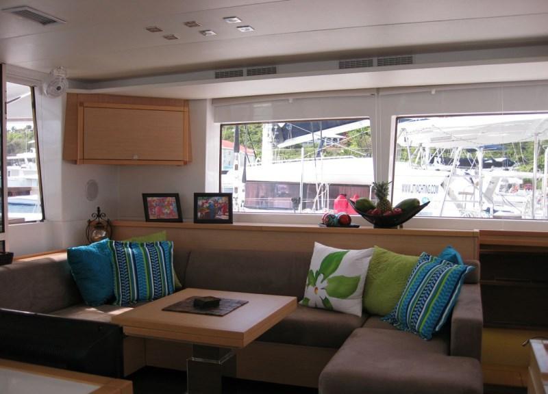 Catamaran BLUE MOON -  Salon.jpg