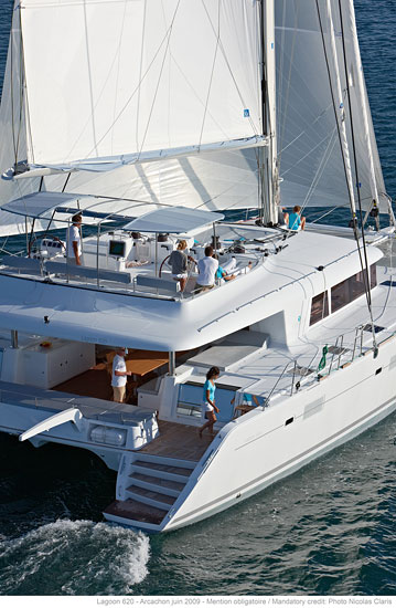 Catamaran DRAGON - Decks.jpg
