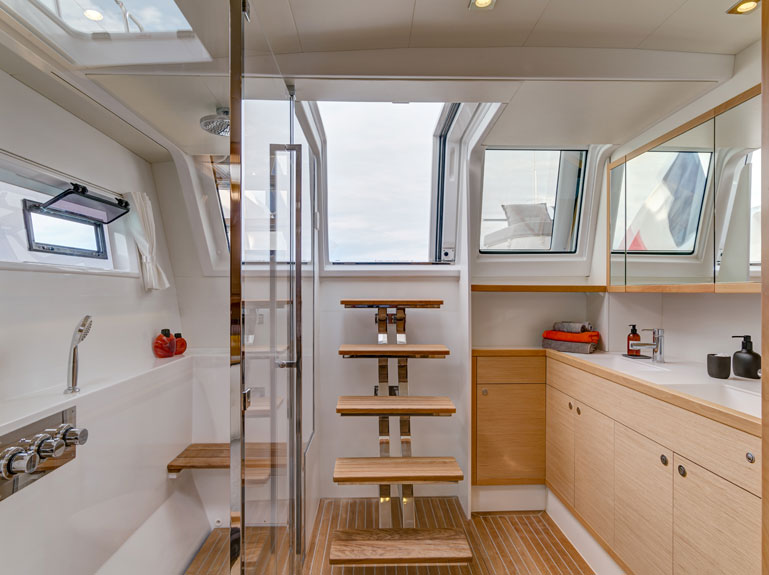 Catamaran DRAGON - Ensuite.jpg