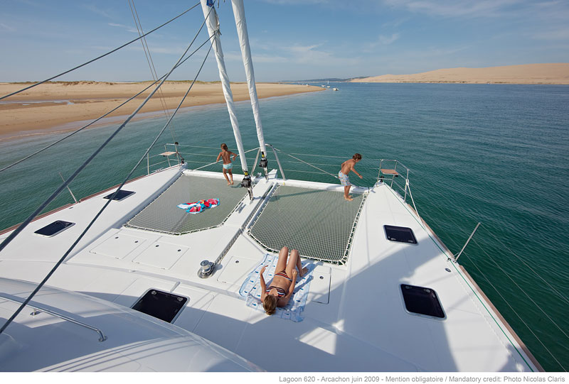 Catamaran DRAGON - Forward Trampolines.jpg