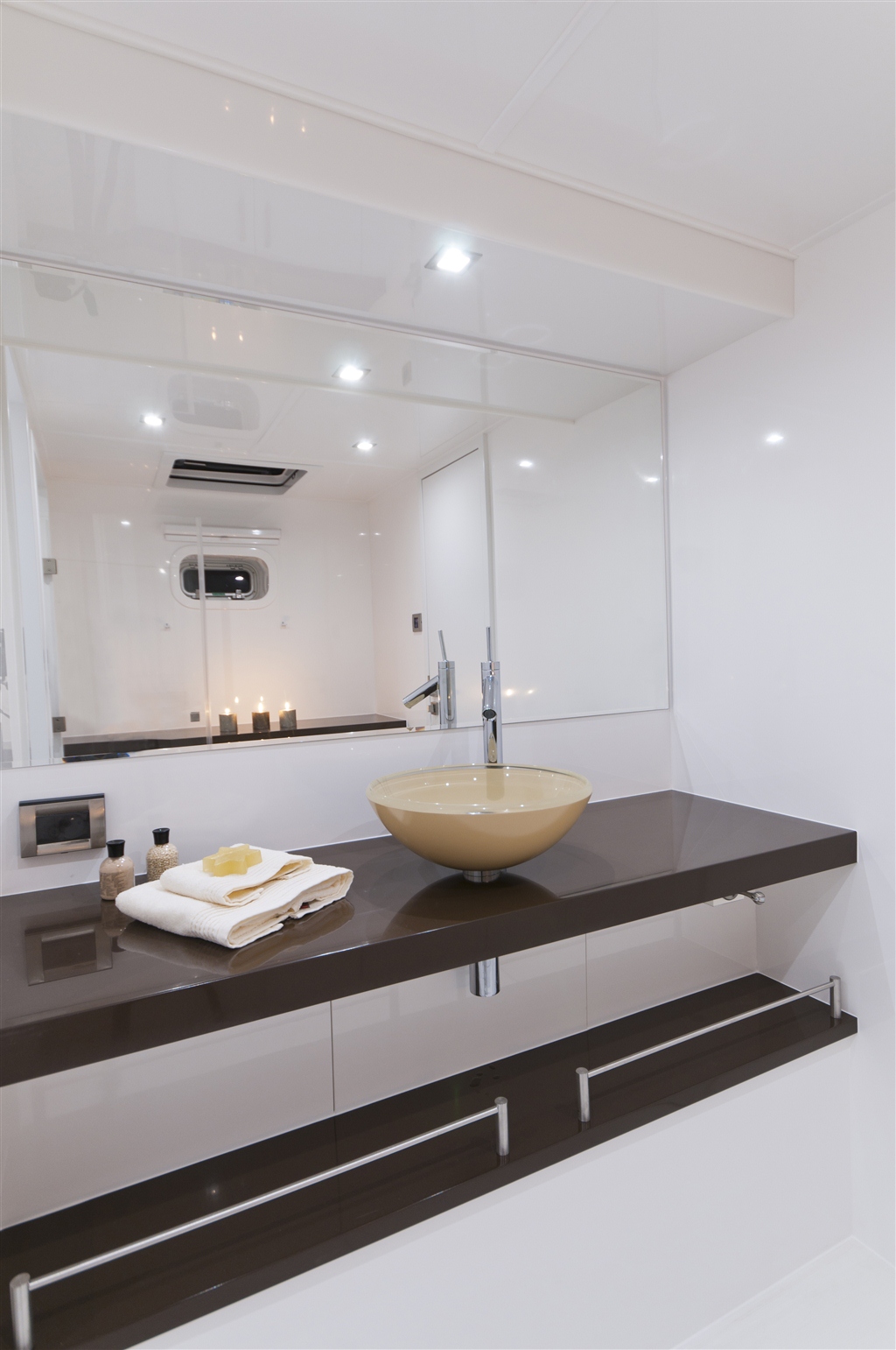 Catamaran DREAMLINER -  Guest Ensuite 2.jpg