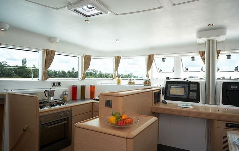 Catamaran NANA -  Galley.jpg