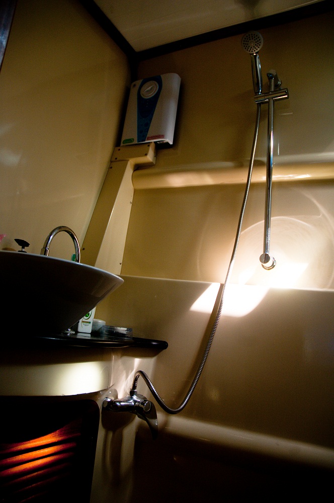 Catamaran NAUTINESS II  -  Ensuite.jpg