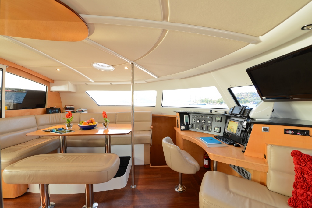Catamaran NKALINDAU -  Salon.jpg