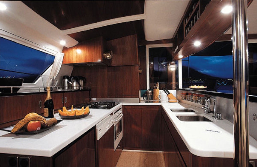 Catamaran WHALE - 012.jpg