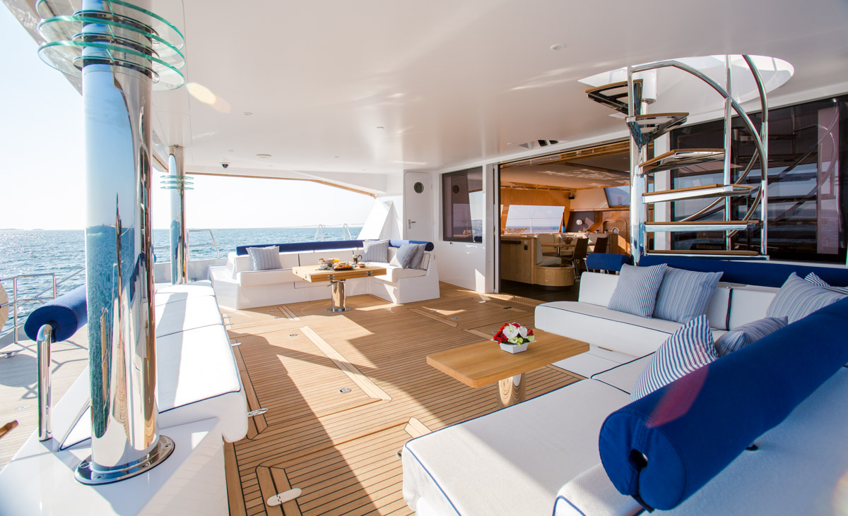 Catamaran WINDQUEST - Aft Deck.jpg