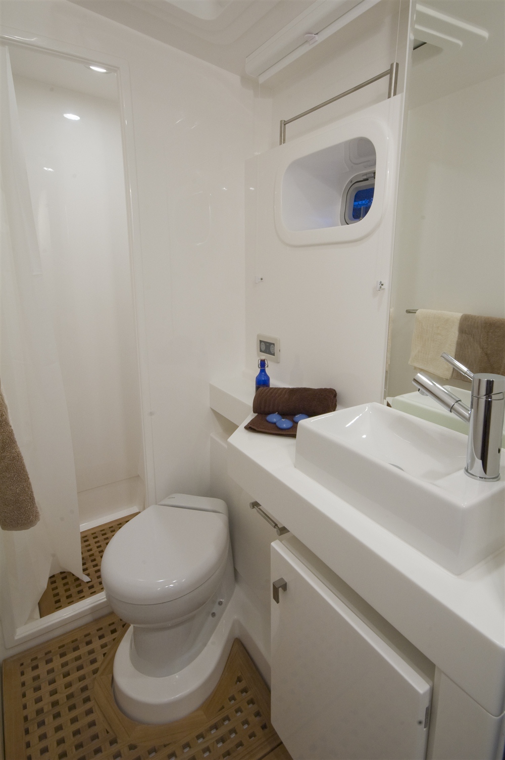 CatamaranTURETE -  Guest Ensuite 2.jpg