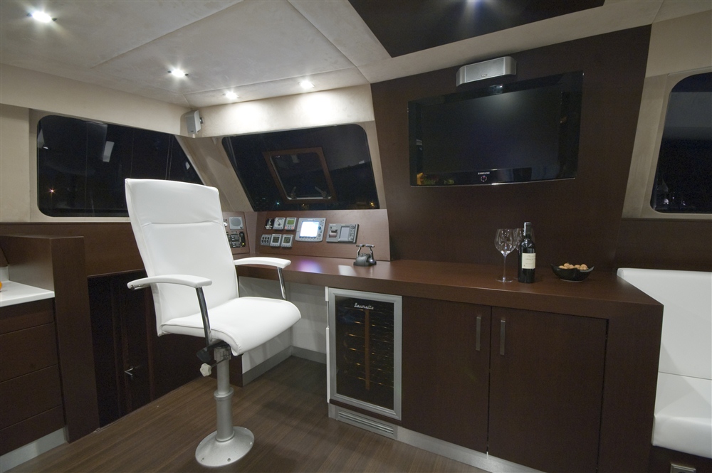 CatamaranTURETE -  Helm.jpg