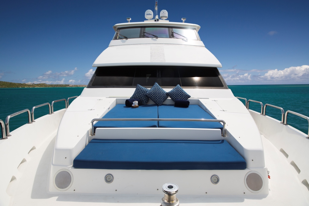 Charter yacht RESTLESS - Fordeck.jpg