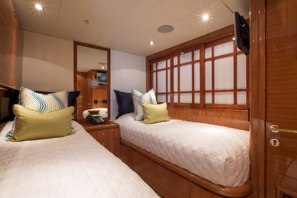 Charter yacht RESTLESS - Twin Cabin.jpg