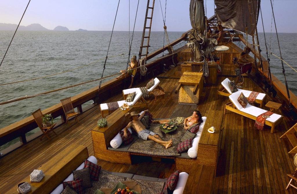Charter yacht Silolona - foredeck.jpg