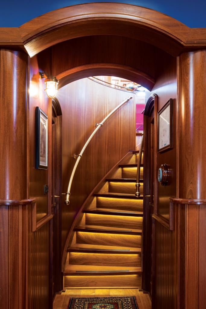 Classic SY SILVER SPRAY - Cabin stairs.jpg